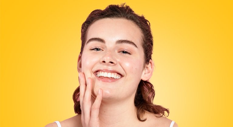 Καφέ κηλίδες στο πρόσωπο & συμβουλές φροντίδας με βιταμίνη C