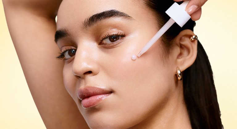  Βιταμίνη C για το πρόσωπο: Πώς να ενισχύσετε τη φυσική λάμψη του