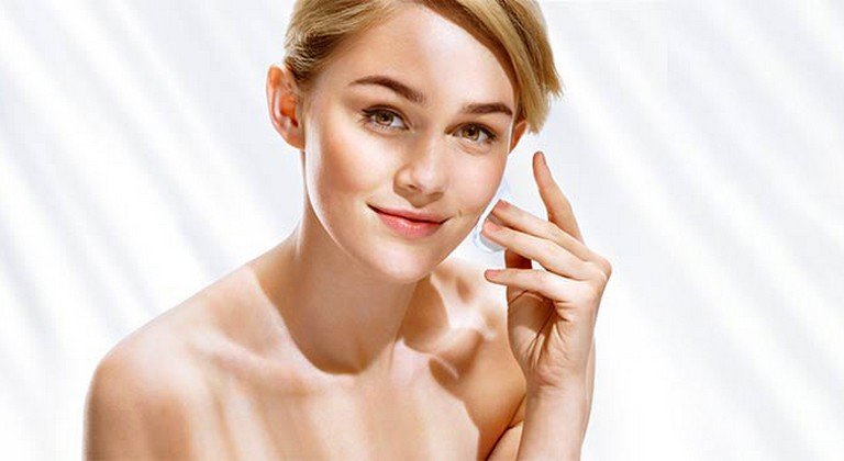 4 Πράγματα που πρέπει να ξέρεις για το καθαρισμό του προσώπου