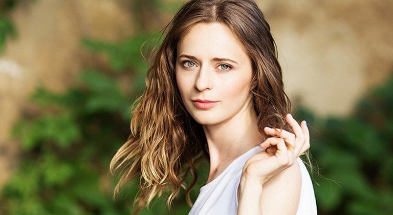 Πώς να χρησιμοποιήσεις το ξηρό σαμπουάν