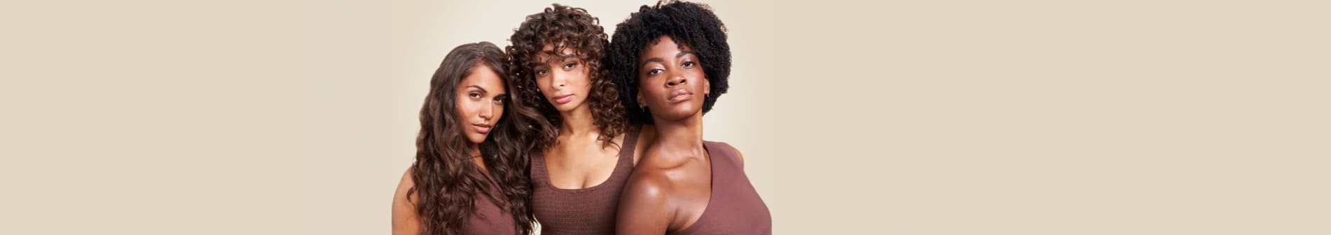 Προϊόντα για σγουρά μαλλιά και ξηρά: Η ρουτίνα που χρειάζεσαι! 