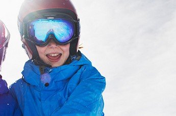10 Tips για την παιδική αντιηλιακή προστασία τον χειμώνα