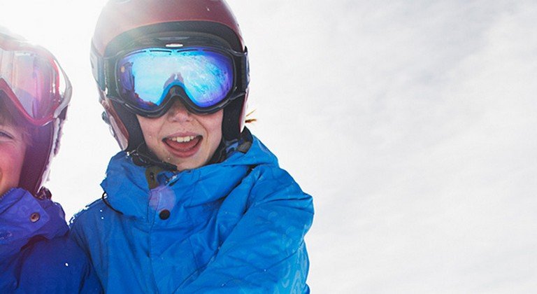 10 Tips για την παιδική αντιηλιακή προστασία τον χειμώνα